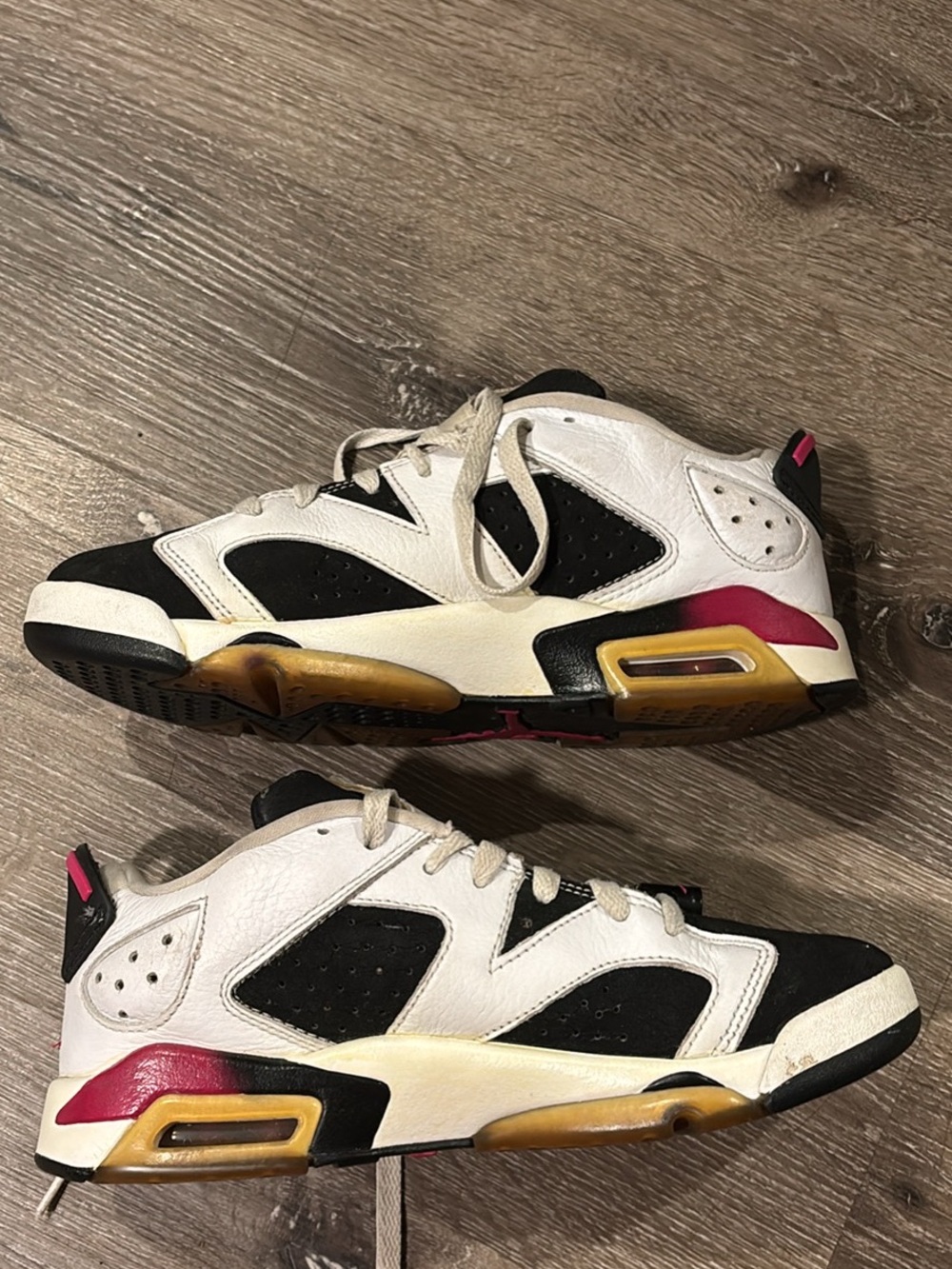 Air Jordan 6 Retro Low “Fuchsia Flash” 6.5Y / Women’s 8